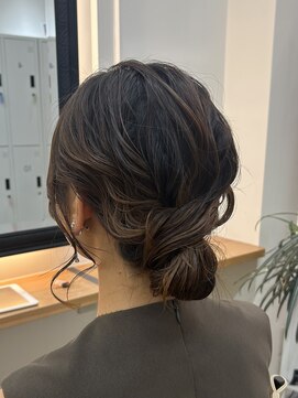 ロビー(LOBBY) シンプルシニヨン☆