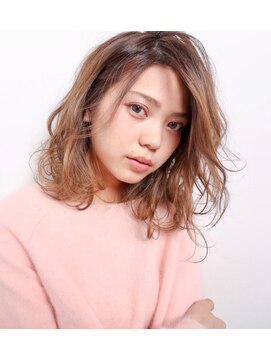 レヴィア(REVIA) 柔らかパーマのクラシカルボブ