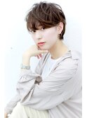 毛束を軽く巻くことで、ラフ感のあるお洒落な髪型に。