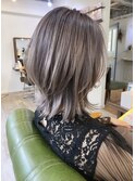 人気スタイル くびれレイヤー×ハイトーン まろグレージュ