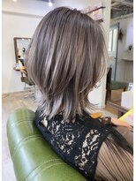 マリアバイアフロート(Maria by AFLOAT) 人気スタイル くびれレイヤー×ハイトーン まろグレージュ