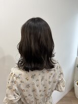 オリーブベージュ