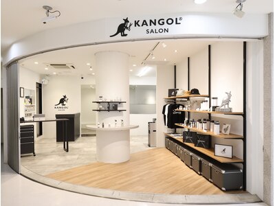 開放的なスペースにKANGOLヘアケア&アパレル・グッズの取扱店