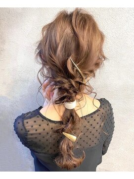 アイユー(ii+U) 編みおろしスタイル　ゆる巻き　ダウンスタイル　ヘアセット