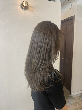 リノカヒリ(Lino kahili) ロングレイヤー×アッシュベージュ