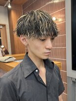 エリマバイフィフス 調布(elima by fifth) 波巻きパーマ×ハイライトでストリート感溢れる男らしいヘアに◎