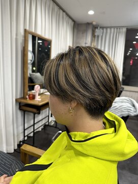 トゥーミー(to mee) 【メンズ】束感抜群!黒×金 メンズローライト【小松】