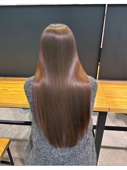 柔らかい質感×艶感ある自然なストレートが叶う♪ダメージを最小限に抑えた縮毛矯正で理想の仕上がりに☆