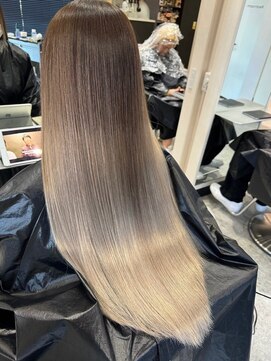 エイチ(H) xバレイヤージュ/イメチェン/ホワイトブロンド/外ハネボブ/美髪