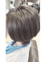 アグ ヘアー ビオラ 弘前駅前店(Agu hair viola) 極細ハイライト　ショートグラボブ　アッシュ　グレイ