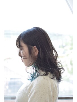 ヘアアンドメイク ムーア(Muuua) グレージュとエメラルドグリーン