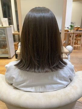 バイオレット ナゴヤ(Violet Nagoya) ぷつっとミディ オリーブグレージュ レイヤーカット