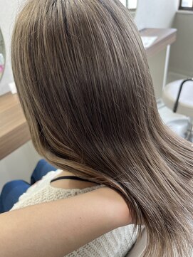 ボタン ハカタ(VOTAN hakata) 【藤野結衣】くすみベージュで抜け感カラー