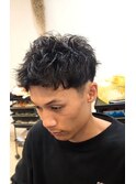 刈り上げショート黒髪ツイストパーマメンズパーマ