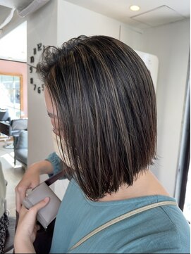 グランジ 北山田店(GLUNGE) 【吉原】地毛と白髪を活かしたハイライト