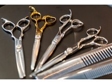 髪への愛情。こだわりのハサミで極上の仕上がりを。