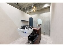 お席でそのままシャンプー！もちろんフルフラットです！