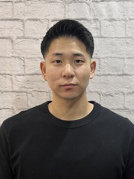 グレイスフルバーバー 赤坂見附店 清潔感と輪郭が引き締まるフェードスタイル