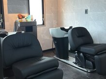 D.A.R.Aの雰囲気（シャンプー台窓から光が差し込み風通しもよく癒される空間です）