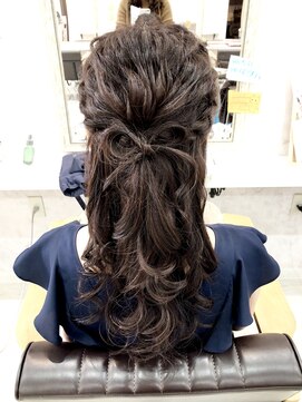 ラフォンテ ドゥーエ(LA FONTE due) お呼ばれヘアアレンジ