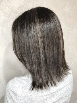 セシルヘアー(CECIL hair) 【CECIL hair】コントラストが強いハイライト×ミディアムボブ