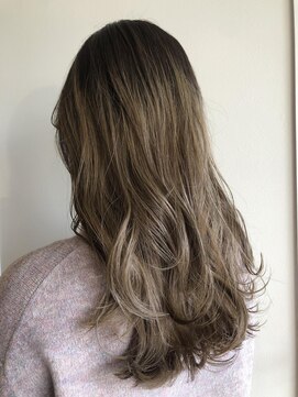 ラソ プエルト(LAZO puerto) 柔らかベージュカラー