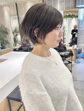 ステアケース 武蔵小杉店(stair:case) 大人黒髪前下がり耳かけショートボブ
