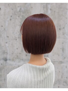カットワークススリックバイフェローズ(CUT WORKS SLICK by fellows) 乾かすだけでまとまる艶ボブ+ブラウンカラー