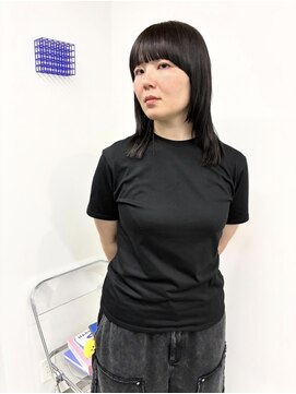 イラカ(elaka) ミディアムウルフ×マッシュラインバング