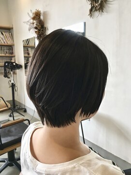 チルハウス(Chill-hus) 再現性◎ノンブローフェザーショート★ひし型小顔耳かけ