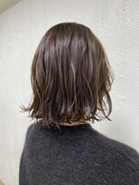 ワースホワイル(WORTH WHILE)&nbsp;切りっぱなしボブ/耳かけ/ウェーブパーマ/フォギーベージュ