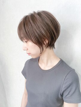 ベル(VELU) くびれショート　アッシュベージュ　うざバング