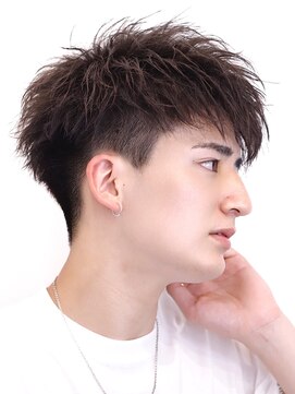 リップス 池袋(LIPPS) ソフトツイストパーマを施します。