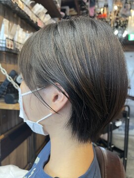 オーバーキャプテンネイキッド(OVER CAPTAIN NAKED) 耳かけショートボブ