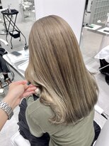 イリ(iLi)&nbsp;【iLi×Ryong】オリーブベージュ×エンドカラー