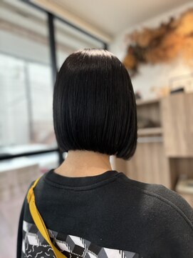 メゾン イネ(Maison INE) ぱつっとボブ