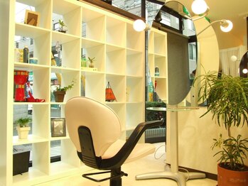 美容室 いちねんせいの写真/《ご新規クーポン》カット3400円、縮毛矯正9800円の超安心価格♪上北沢駅北口目の前！徒歩10秒◎