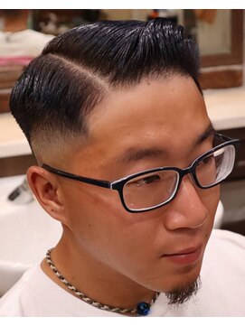 アクセプトザワールドバーバー(Accept the world barber) サイドパート×スキンフェード