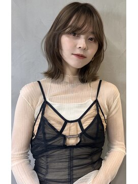 ロンドプロフィール 浦和(Lond profil) くびれ顔まわりレイヤー外ハネ韓国風ヘア
