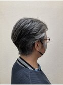 無造作ショートレイヤー刈り上げツーブロック白髪ぼかしカラー