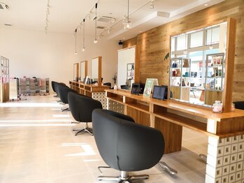 ストーリアエフ カミトザッカ(storia.f kami to zakka)の写真/白髪や髪のうねりなど、大人世代の悩みに寄り添う専門サロン。丁寧なカウンセリングと高技術で理想の髪へ♪