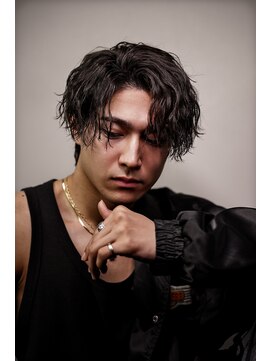 ゴート(GOATO) ツイストスパイラルセンターパート 波打ち 鹿児島パーマ