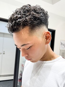 ルースト 京都駅前店(ROOST) MEN’S HAIR/サーフカール/刈り上げセンターパート/barber