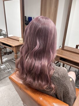 ピンクベージュ