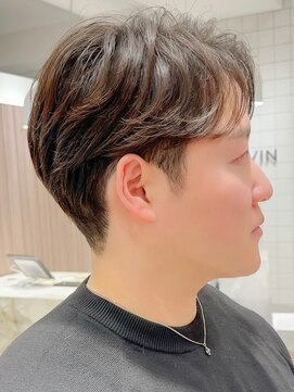 ヨリ トウキョウ(yori Tokyo) ニュアンスパーマ/センターパート/韓国マッシュ/ダークアッシュ