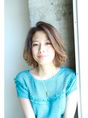 前髪長めの束感ボブスタイル