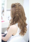 ポンパ編み込みダウンアレンジ