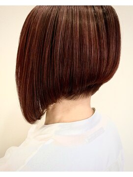 ヴェシカ(veccica) 前下がりボブ×艶カラー