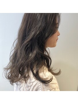 エミィ(emme) 透明感セミディ［立川/立川駅/立川南口/髪質改善］