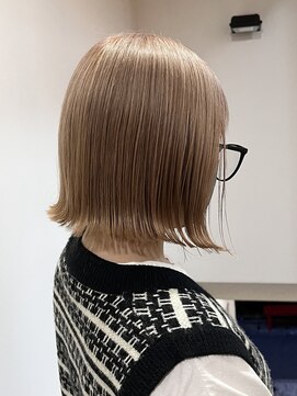 エイトデイズ 三宮駅前店(EIGHT days) ミルクティーベージュ